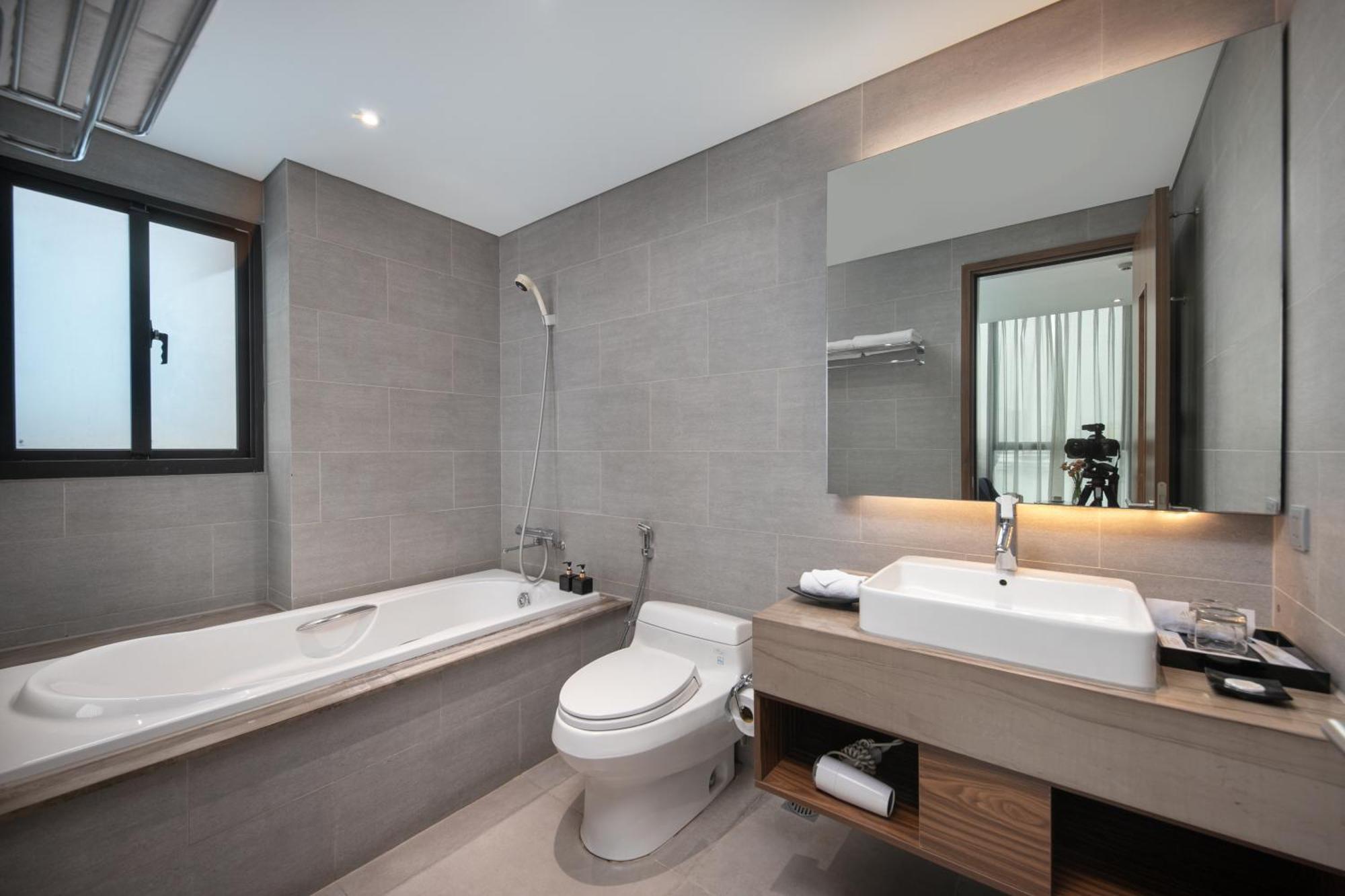 Avora Hotel Дананг Екстериор снимка